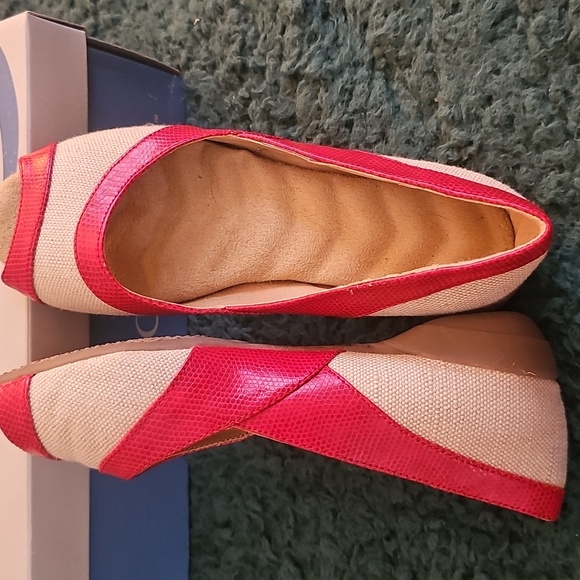 Shoes - Picture 2 of 5